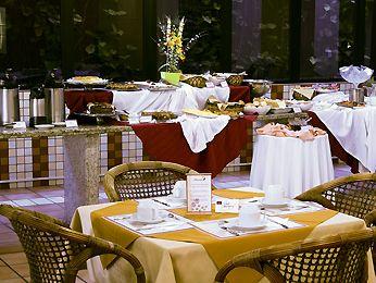 Mercure Apartments Blumenau - Accor Restaurace fotografie